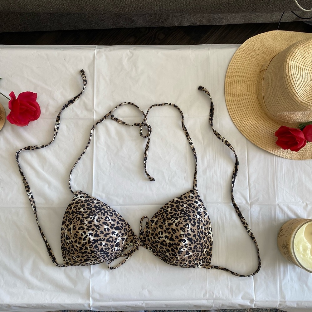 Leopard / Cheetah Print Bikini Top size L EUC! 🐆